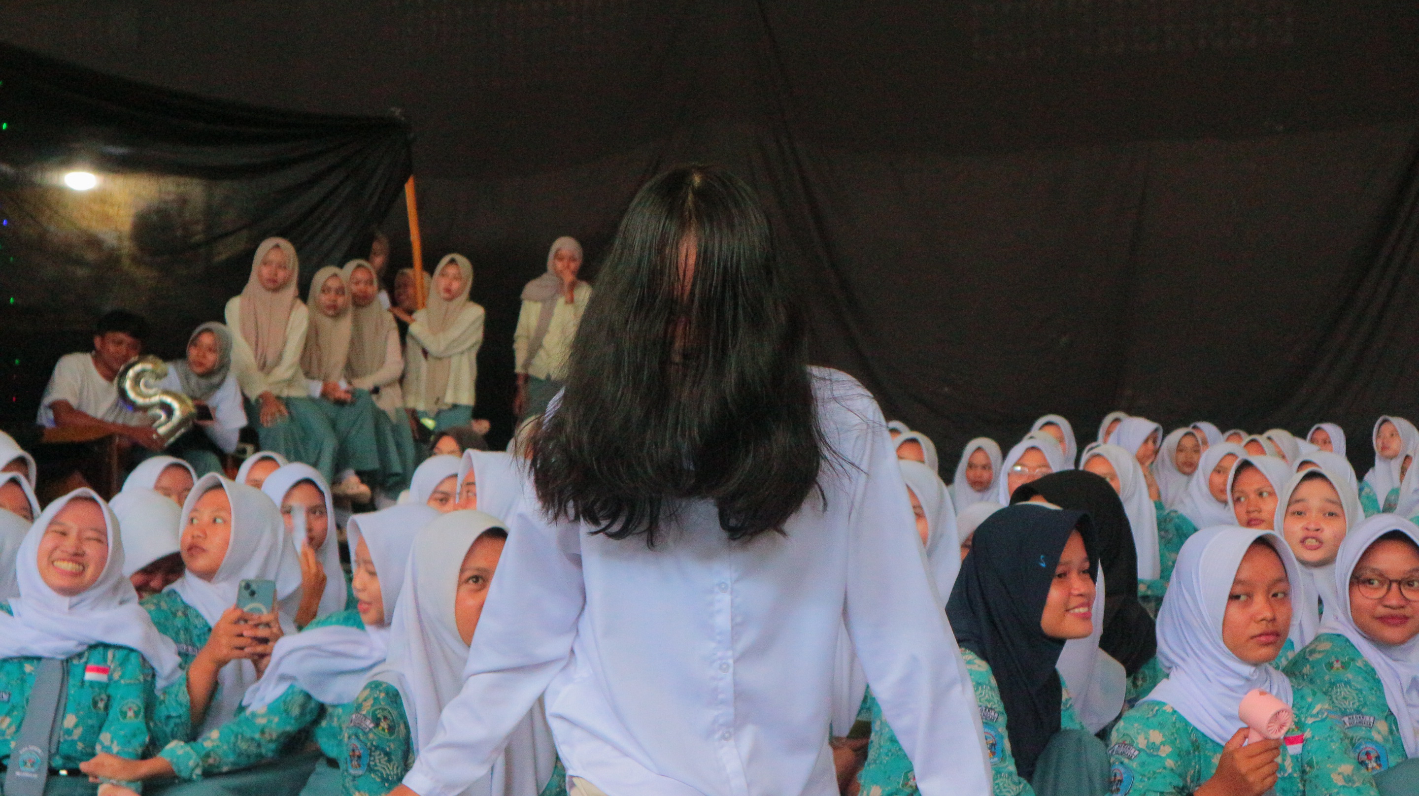 Penampilan siswa. Foto dari Lensa SMANCA